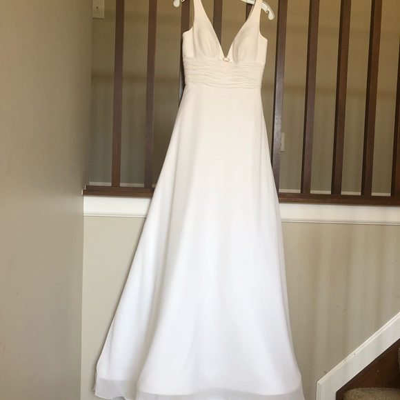 Size  6 wedding dress - never worn - Picture 1 of 6